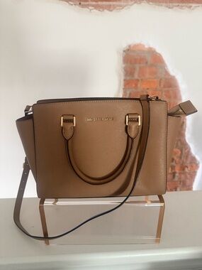 Michael Kors Authentic Selma Saffiano Leather Satchel /crossbody